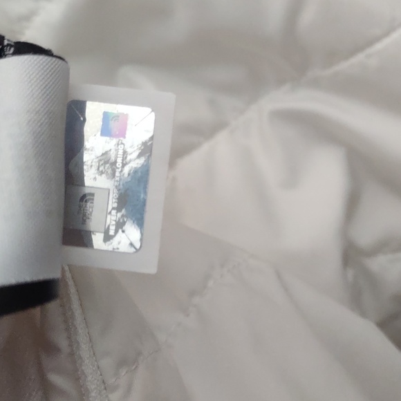 The North Face Women's Reversible Vest - Picture 8 of 8